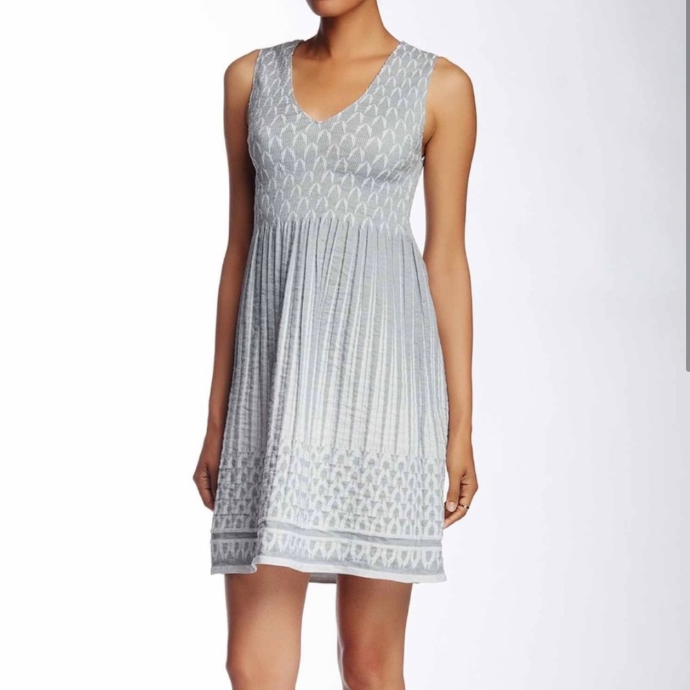 NWT! Max Studio sleeveless pleated print dress- size M